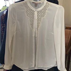 Women’s white blouse!